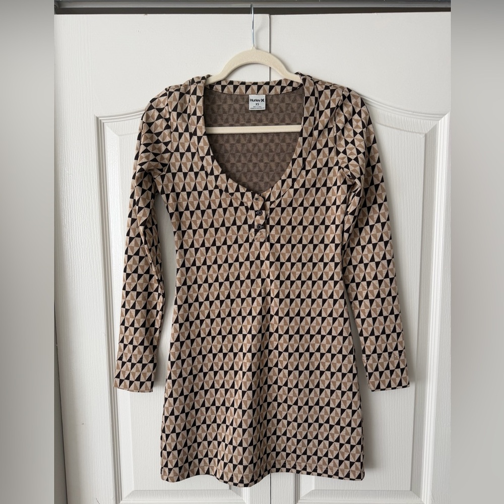Hurley Black and Tan Long Sleeve Dress